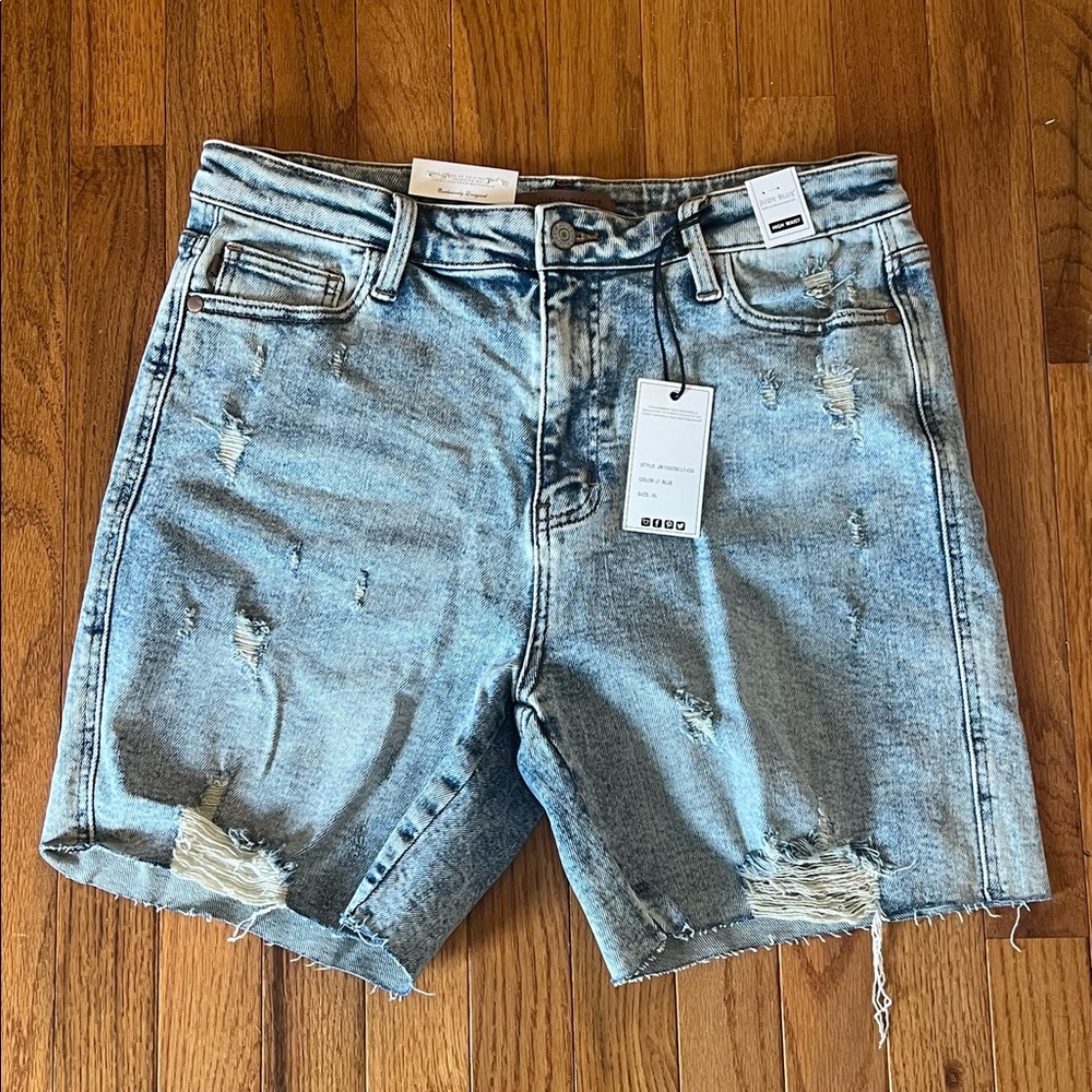 NWT Judy Blue High Rise, Boyfriend Distressed Denim Women's Shorts Sz XL